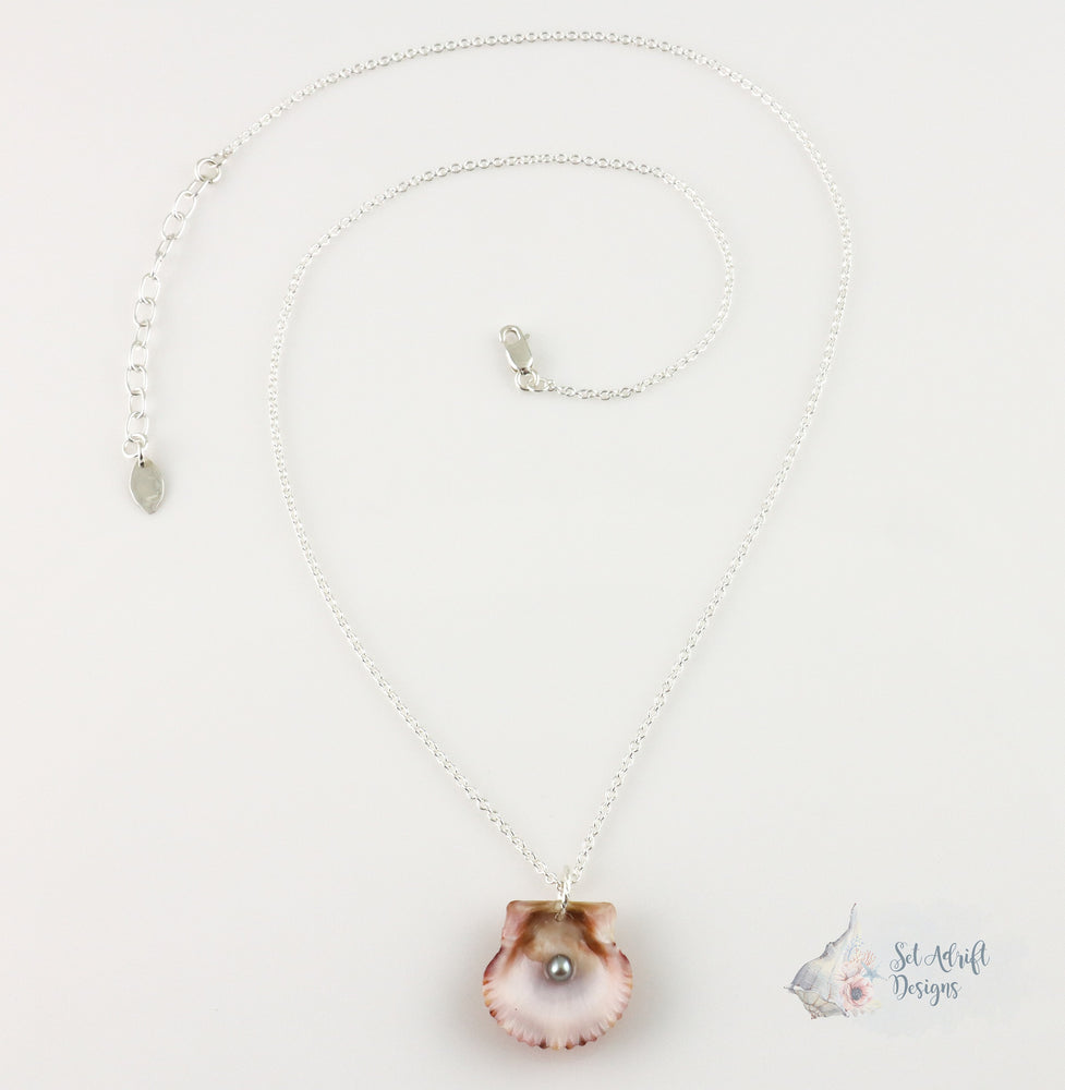 Single Freshwater Pearl in Scallop Shell Pendant: Small