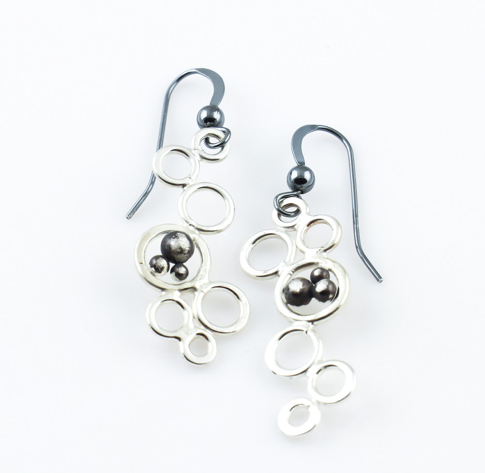 
            
                Load image into Gallery viewer, Bubble &amp;amp; Pebble Drop Earrings
            
        