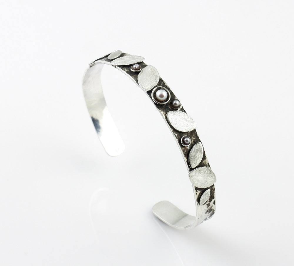 
            
                Load image into Gallery viewer, Flora Cuff Bracelet
            
        
