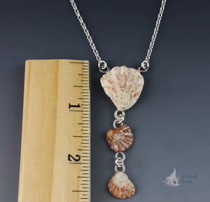 
            
                Load image into Gallery viewer, Kitten&amp;#39;s Paw Pendant
            
        